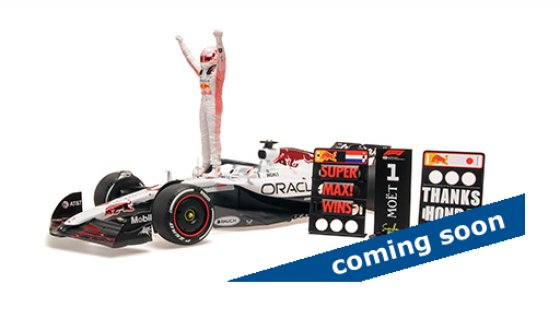 ORACLE RED BULL RACING RB21 – MAX VERSTAPPEN – WINNER JAPANESE GP 2025 W/FIGURINE 2 PITBOARDS