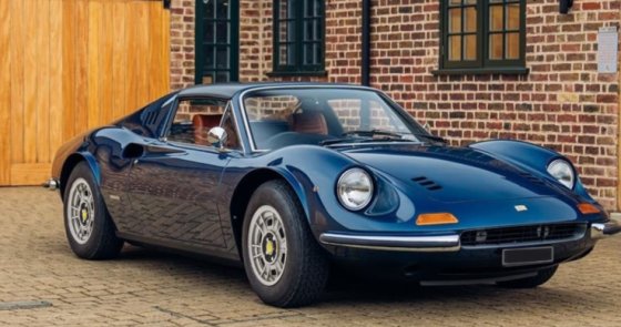 Ferrari Dino 246 GTS uit 1972 met Sera Blue dak - Lederen bekleding